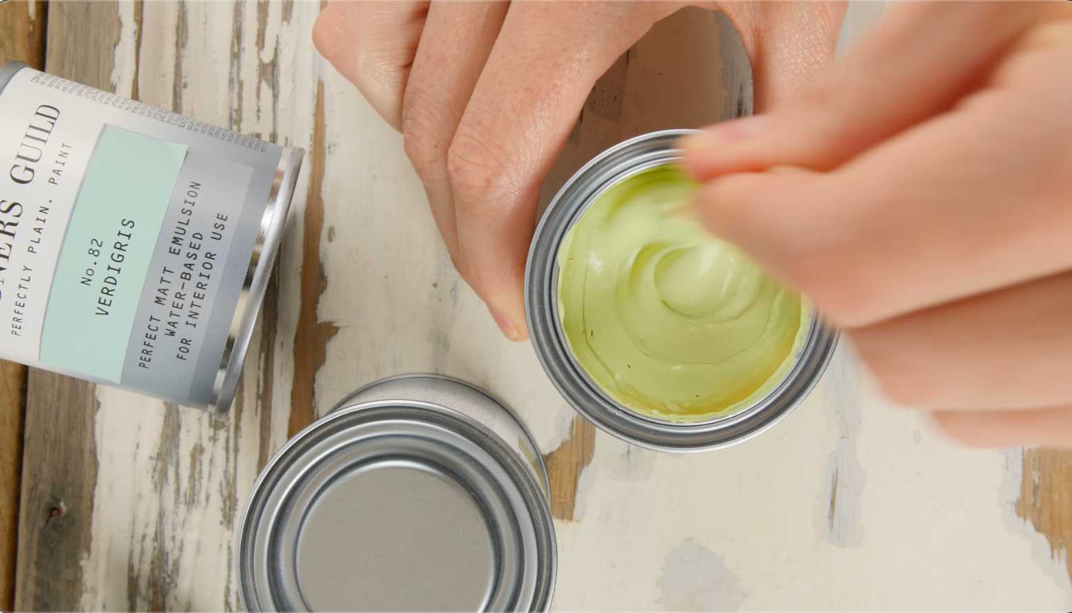 Grün beruhigt und macht froh. Wir zeigen eine Auswahl von DESIGNERS GUILD Farben.