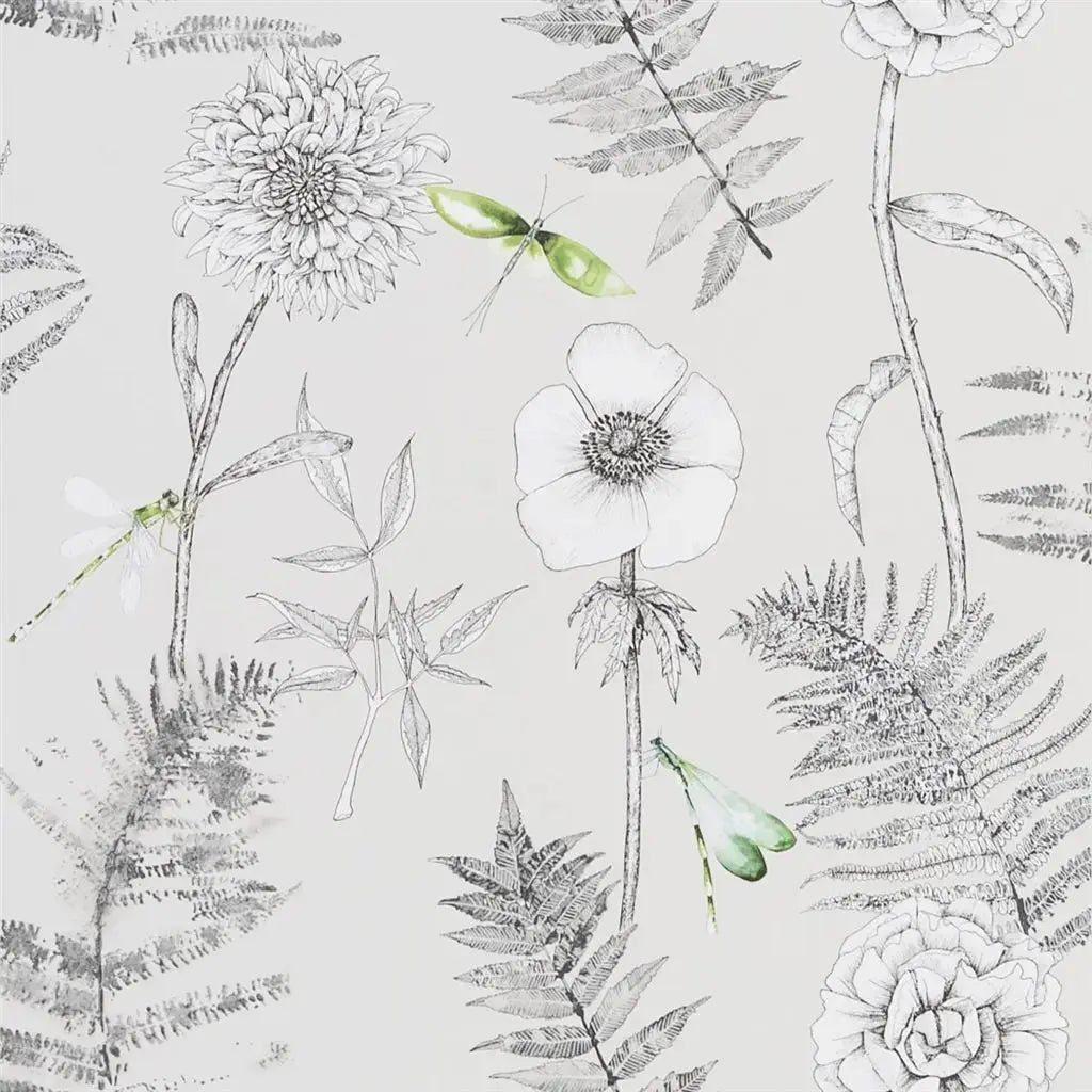 Diese Tapete mit Blumen wirkt durch die deillierten Libellen lebendig. Designers Guild