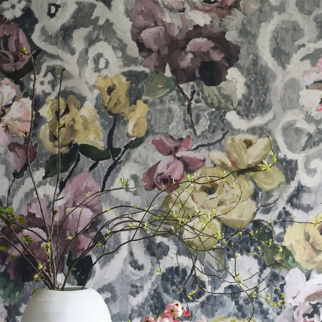 Florale Wandbild- Tapete von Designers Guild: Tapestry Flower Platinum Designers Guild