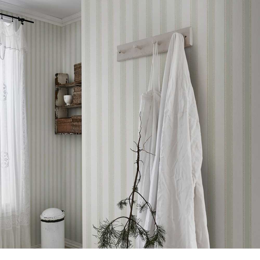 Gustav: Tapete mit Streifen Sandberg Wallpaper