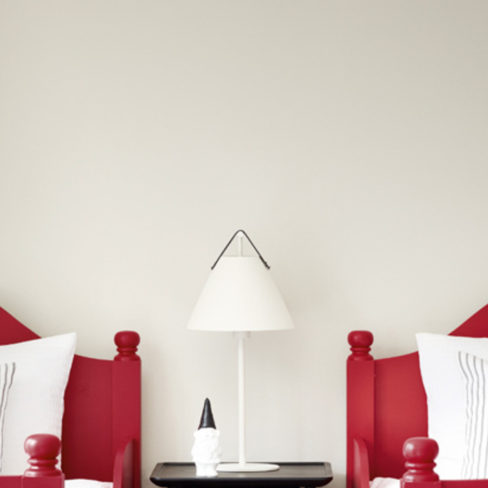 Farbe von Little Greene Slaked Lime – Warmes Kreideweiß mit zeitloser Note