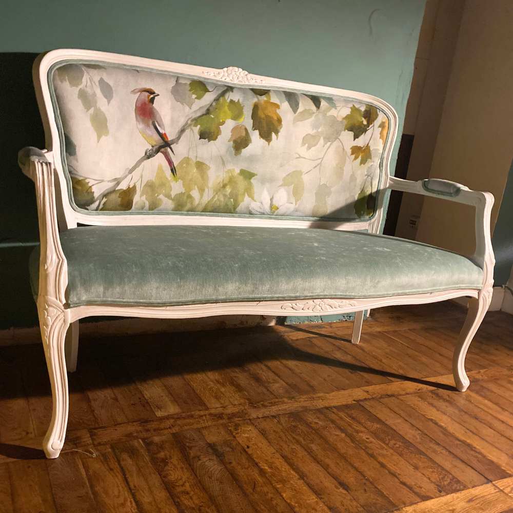 Elegante Sitzbank im Stil des französischen Barock. - Raumtapeterie