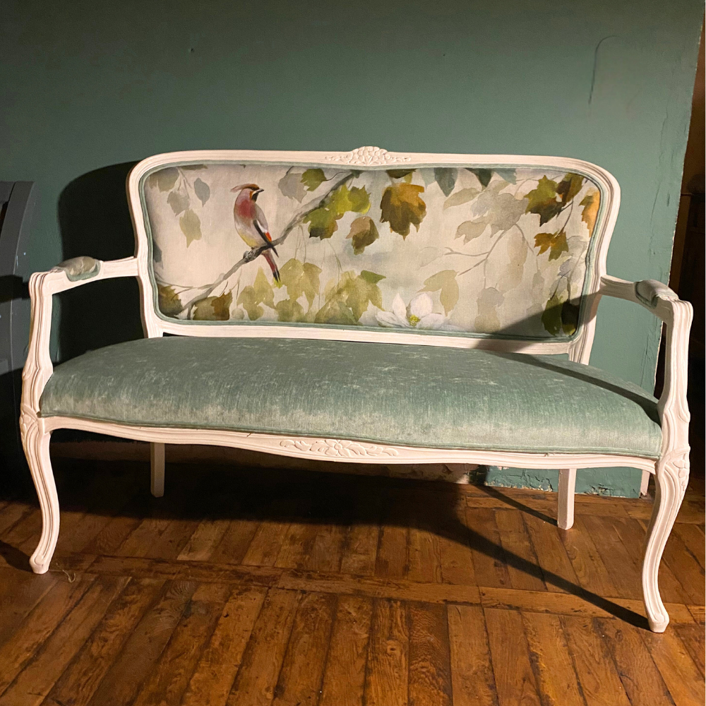 Elegante Sitzbank im Stil des französischen Barock. - Raumtapeterie