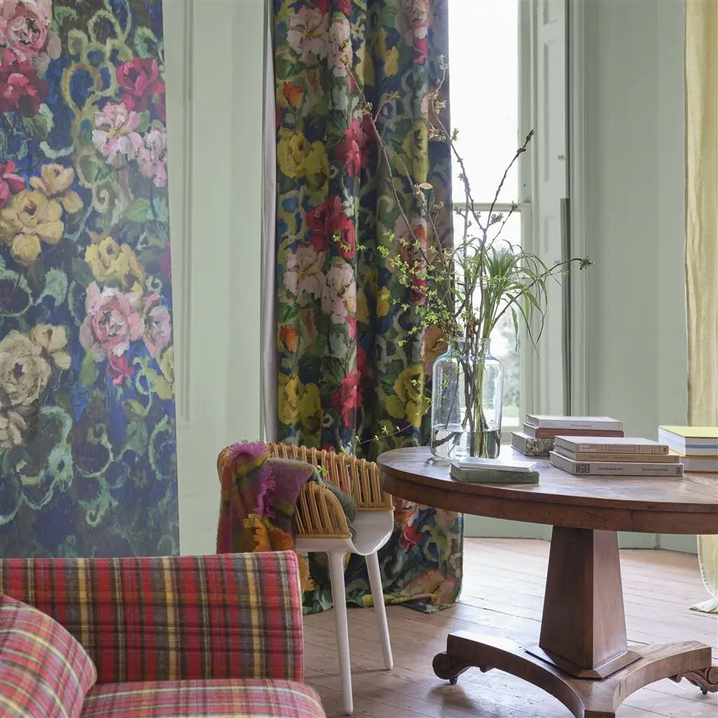 Tapete mit Blumen von Designers Guild: Tapestry Flower Vintage Green Designers Guild