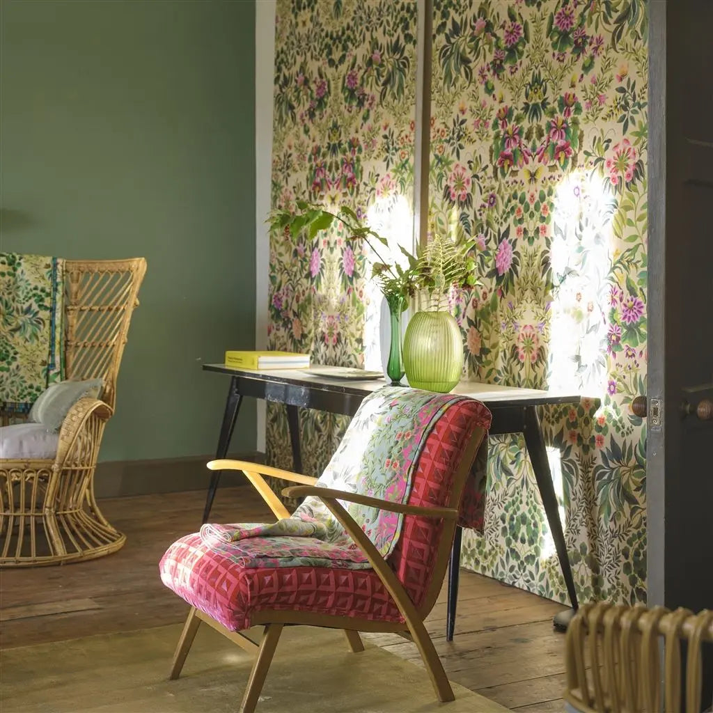 Tapete von Designers Guild Ikebana Grande Fuchsia Designers Guild