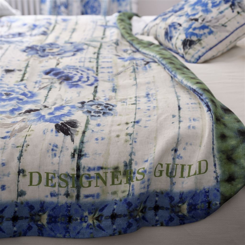 Leinen Decke Kyoto Flower Indigo von Designers Guild - Raumtapeterie