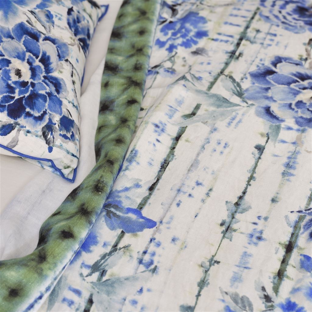 Leinen Decke Kyoto Flower Indigo von Designers Guild - Raumtapeterie