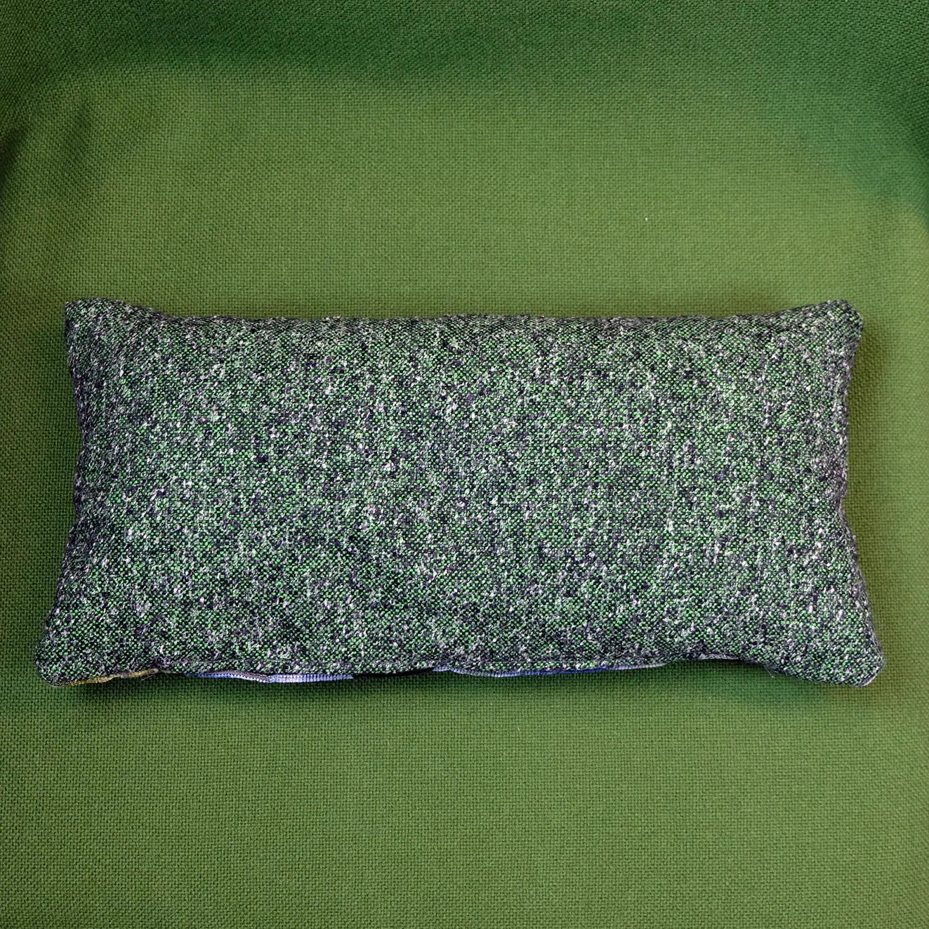 Studio Manikks - Kissen „Mendi“ die Raumtapeterie