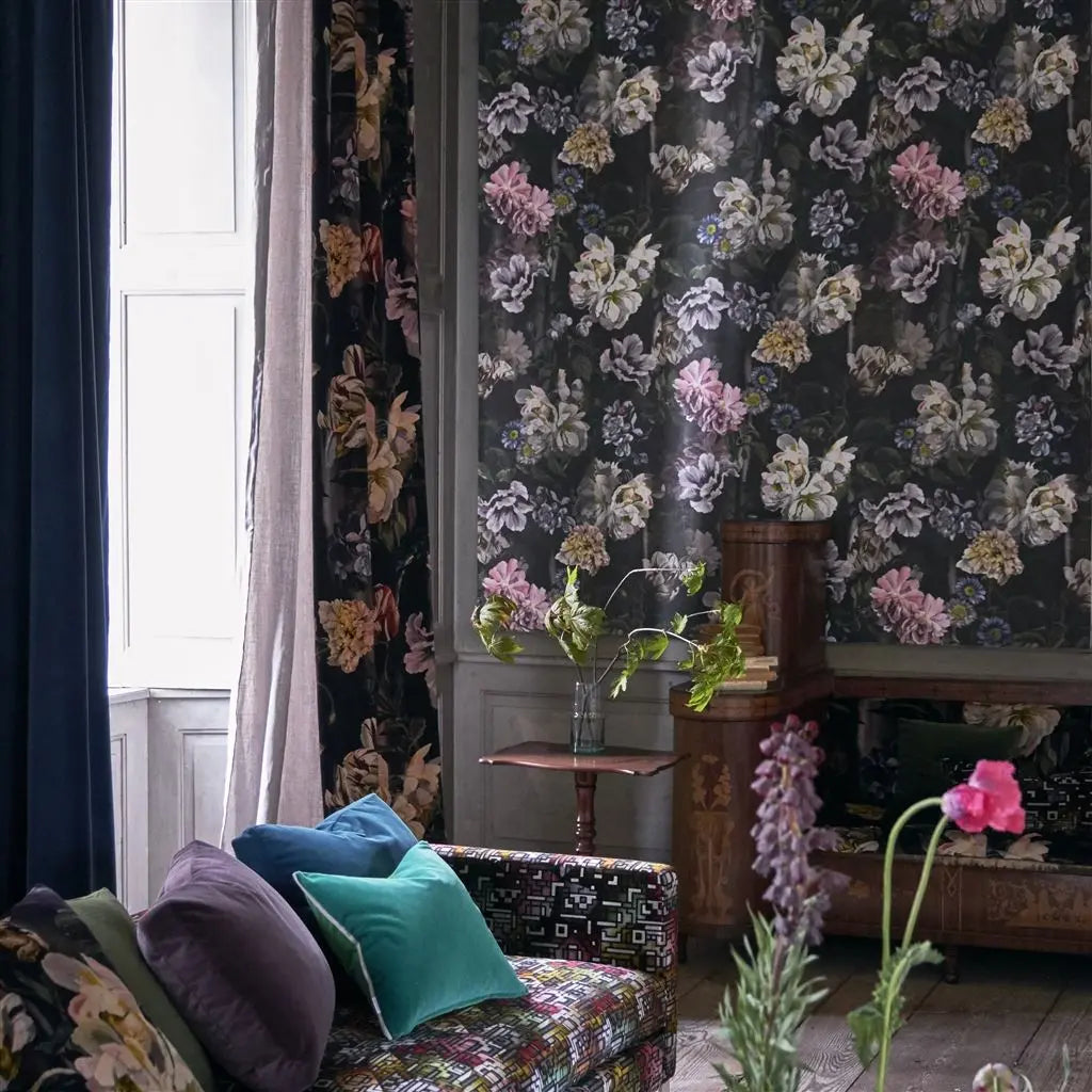 Tapete: Designers Guild Delft Flower Grande Graphite Designers Guild