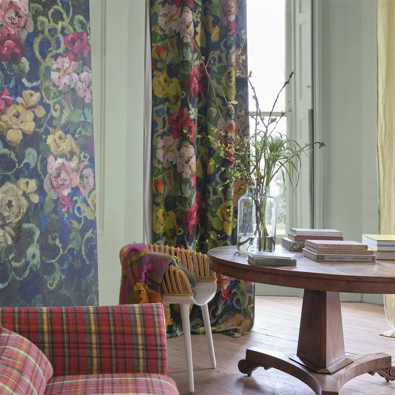 Tapete mit Blumen von Designers Guild: Tapestry Flower Vintage Green Designers Guild