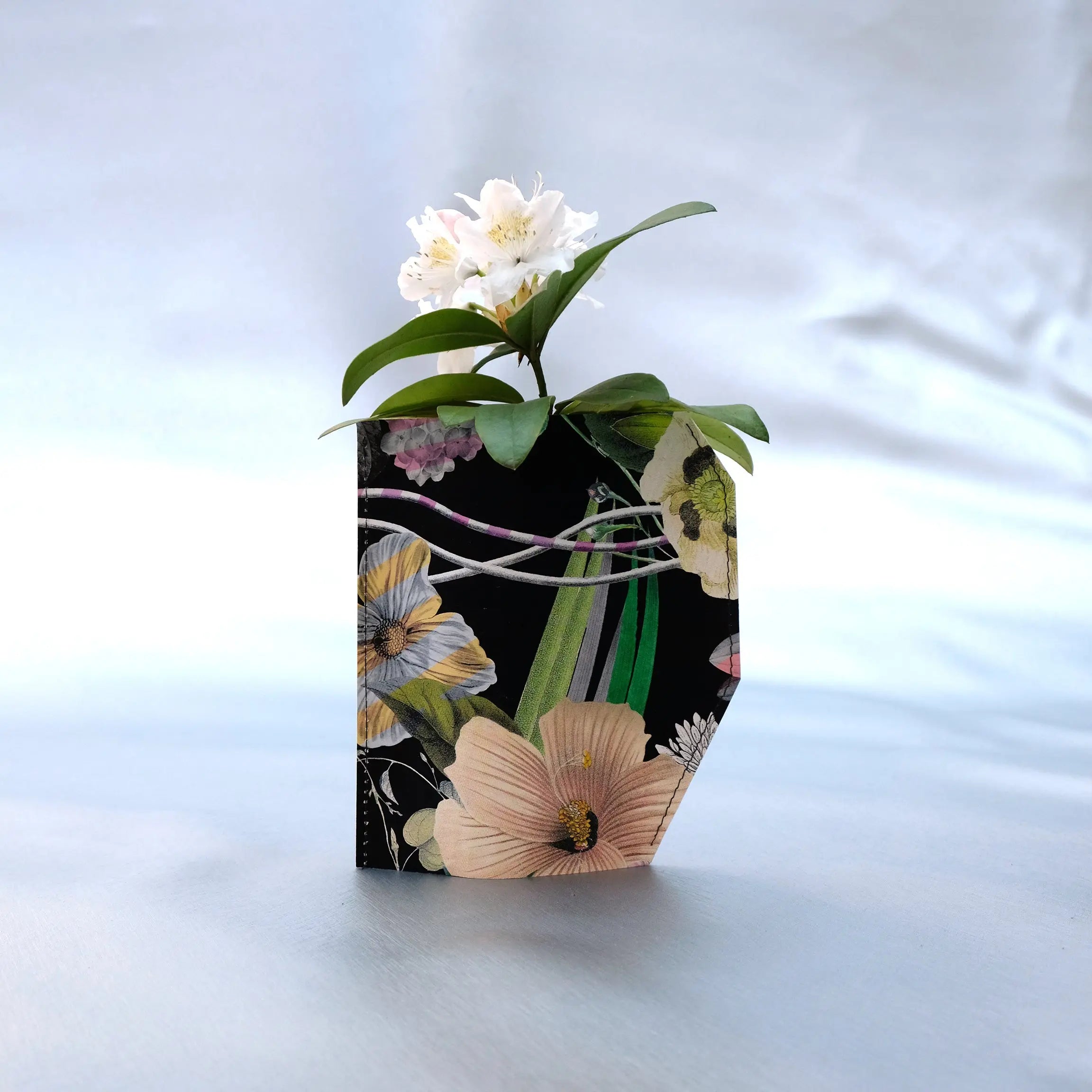 die Raumtapeterie: Vase aus Tapete - Flowers die Raumtapeterie