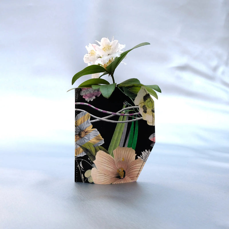 die Raumtapeterie: Vase aus Tapete - Flowers die Raumtapeterie