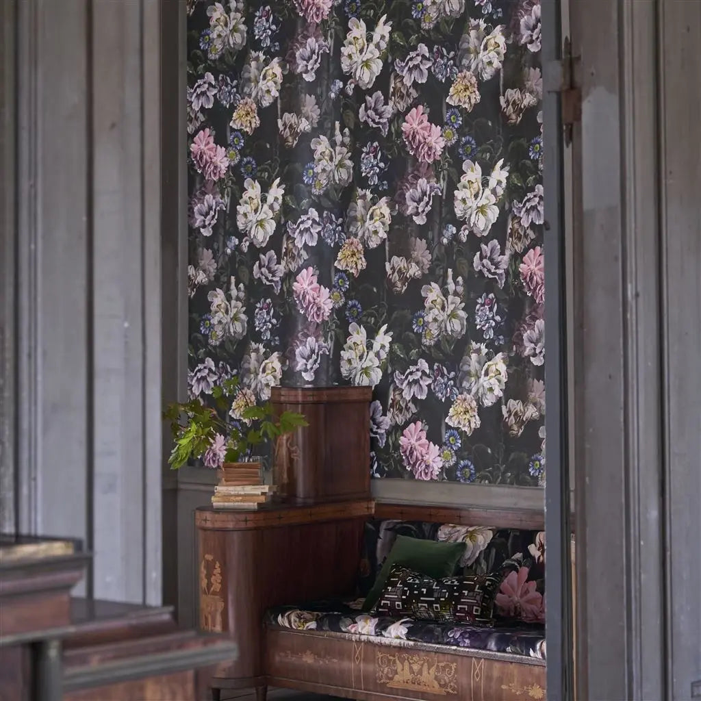 Tapete: Designers Guild Delft Flower Grande Graphite Designers Guild