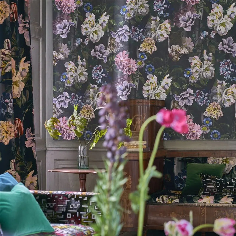 Tapete: Designers Guild Delft Flower Grande Graphite Designers Guild